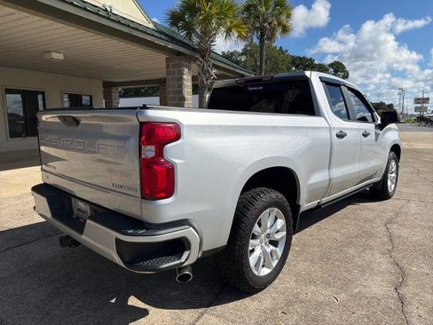 Used 2020 Chevrolet Silverado 1500 Custom w/ Custom Value Package RWD image 4