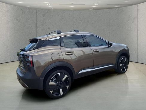 Used 2025 Nissan Kicks SR w/ SR Premium Package FWD image 5
