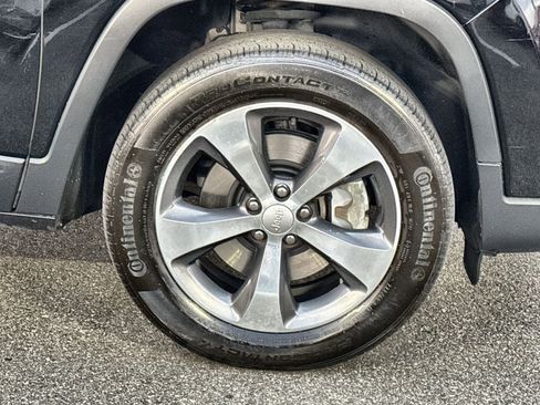 Used 2020 Jeep Cherokee Limited image 12