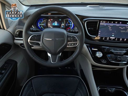 Used 2023 Chrysler Pacifica Limited FWD image 14