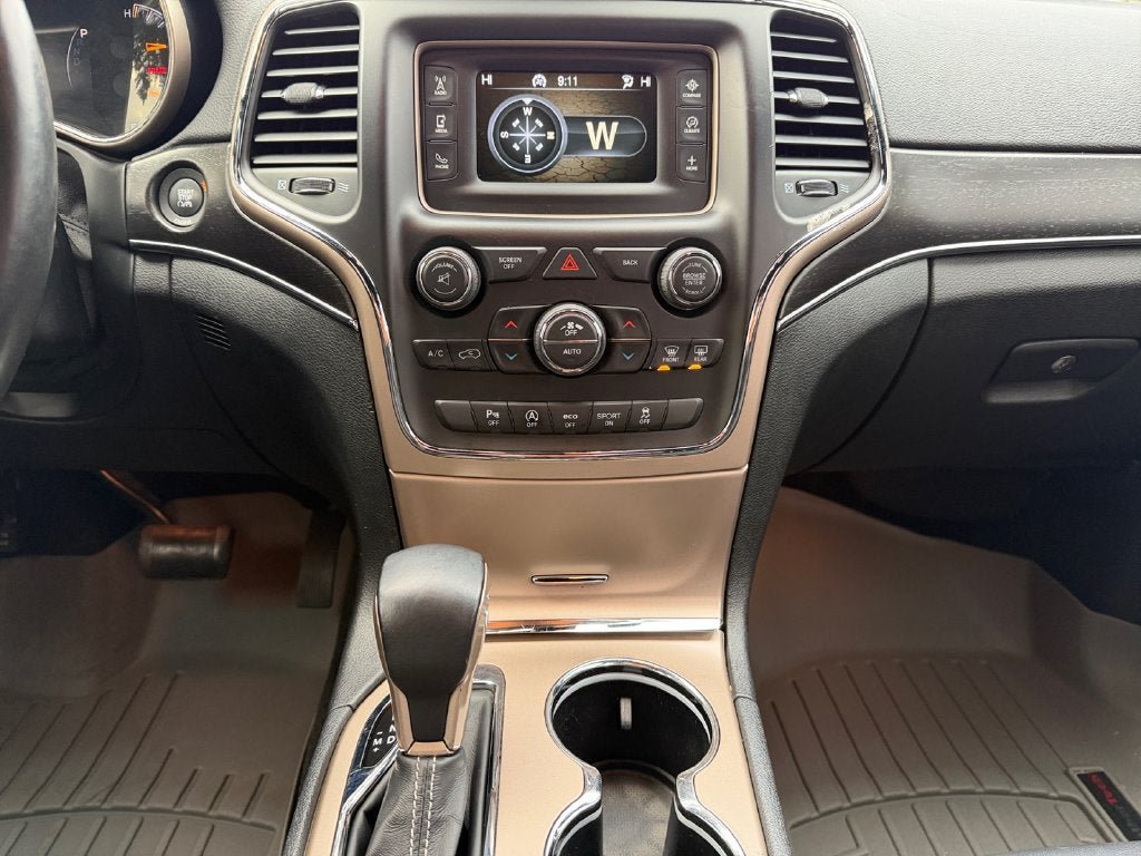 Used 2016 Jeep Grand Cherokee Limited AWD/4WD image 12