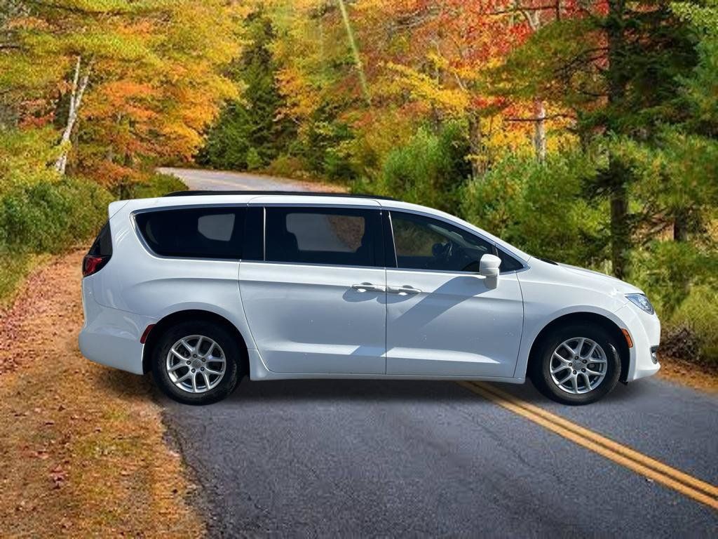 Certified 2020 Chrysler Pacifica Touring FWD image 2