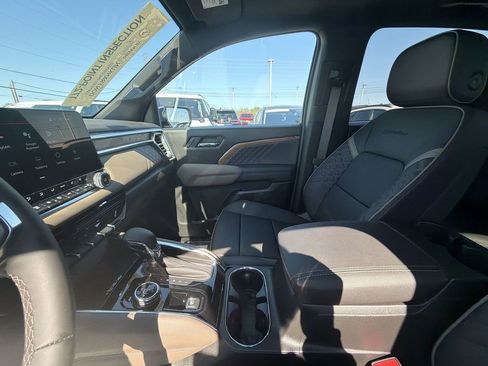 Used 2026 GMC Canyon Denali AWD/4WD image 11