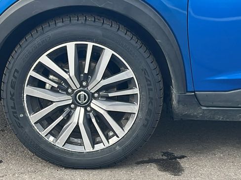 Used 2021 Nissan Kicks SV image 9