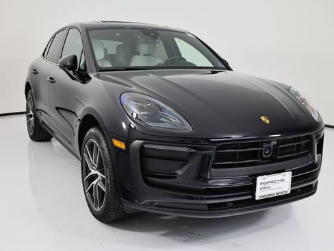 Certified 2026 Porsche Macan AWD/4WD image 9