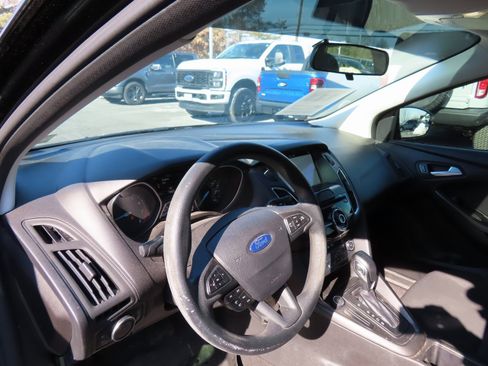 Used 2017 Ford Focus SEL image 11