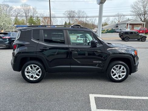 Used 2016 Jeep Renegade Latitude image 2