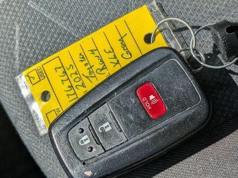 Certified 2025 Toyota RAV4 XLE AWD/4WD image 33