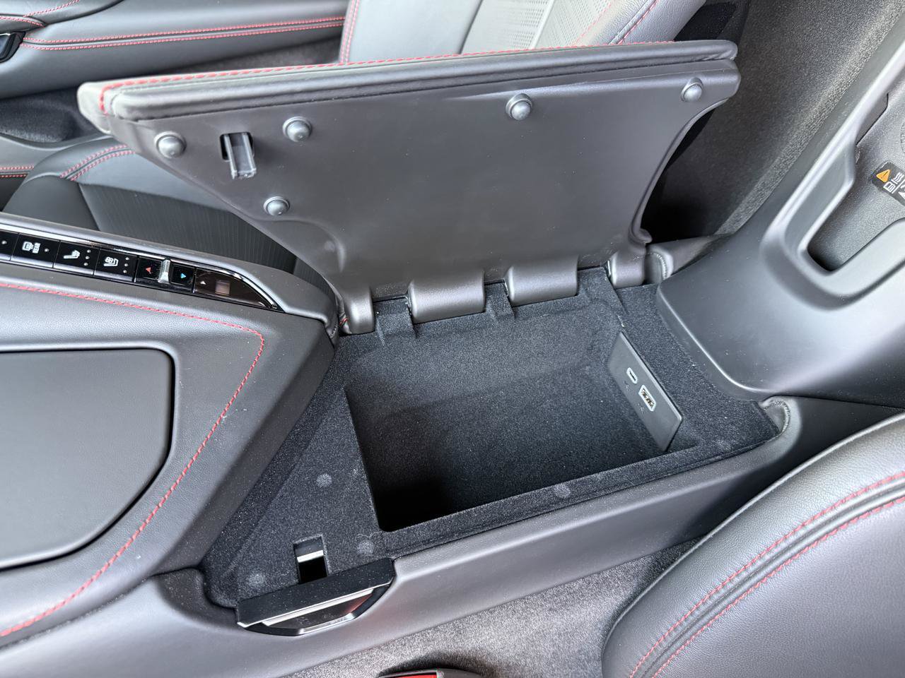 Used 2024 Chevrolet Corvette Z06 Coupe w/ 3LZ w/ Stealth Interior Trim Package RWD image 31