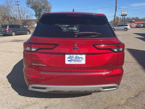 Used 2024 Mitsubishi Outlander SE image 9
