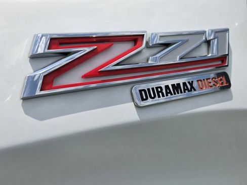 Used 2021 Chevrolet Silverado 1500 LT AWD/4WD image 4