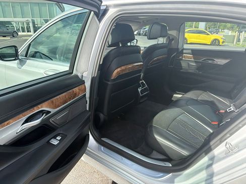 Used 2019 BMW 750i xDrive w/ Autobahn Package AWD/4WD image 6