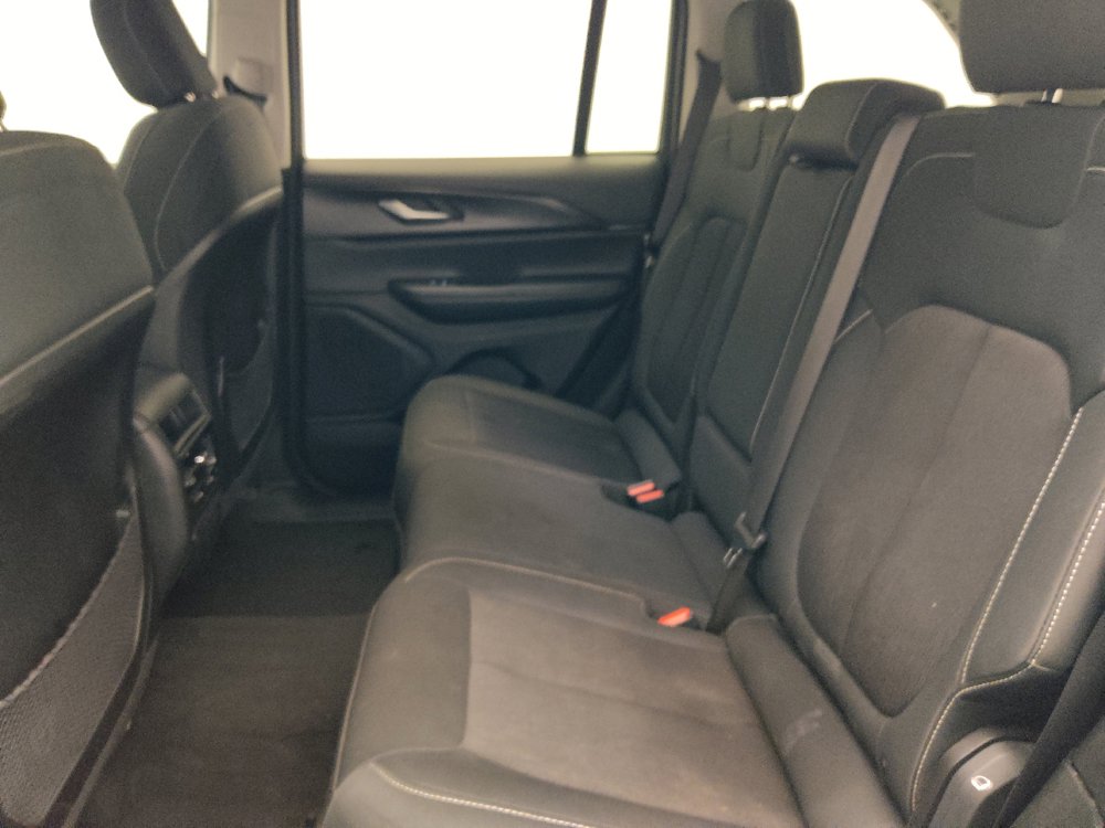 Used 2023 Jeep Grand Cherokee Laredo AWD/4WD image 18