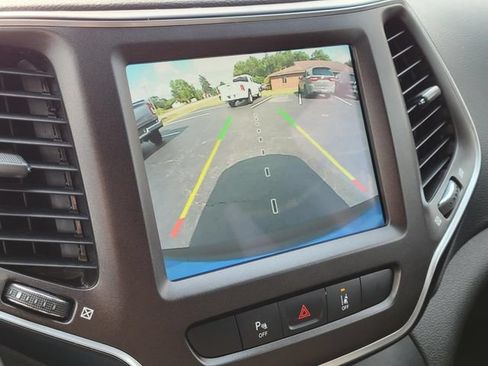 Used 2021 Jeep Cherokee Trailhawk w/ Trailer Tow Group AWD/4WD image 7