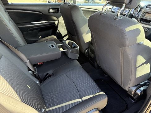 Used 2018 Dodge Journey SE w/ Popular Equipment Group image 9