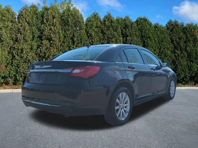 Used 2011 Chrysler 200 Touring FWD image 4