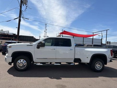 Used 2024 Chevrolet Silverado 3500 High Country w/ High Country Premium Package image 7