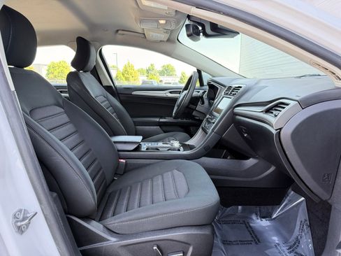 Used 2019 Ford Fusion SE FWD image 18