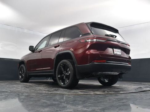 New 2025 Jeep Grand Cherokee Limited w/ Black Appearance Package AWD/4WD image 53