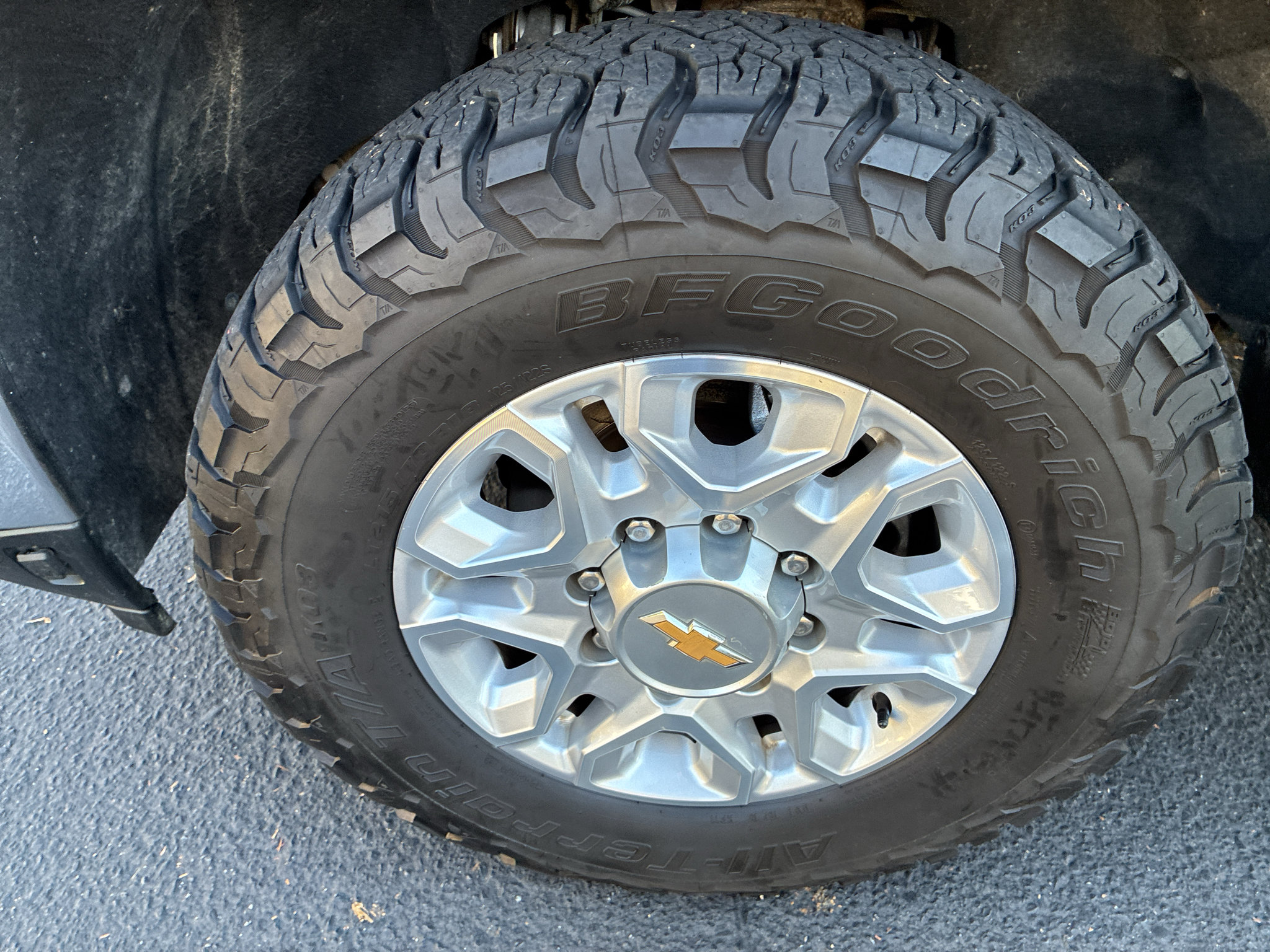 Used 2024 Chevrolet Silverado 2500 LTZ w/ LTZ Plus Package AWD/4WD image 11