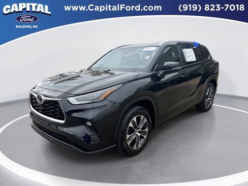 Used 2024 Toyota Highlander XLE image 1
