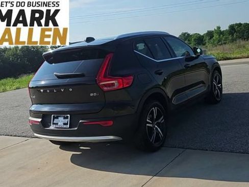 Used 2023 Volvo XC40 B5 Plus AWD/4WD image 8