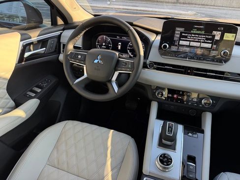 New 2025 Mitsubishi Outlander SEL image 20