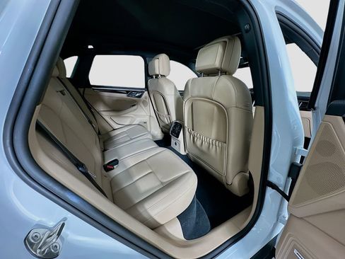 Certified 2023 Porsche Macan w/ Premium Package Plus AWD/4WD image 30