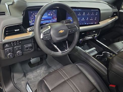 Used 2025 Chevrolet Suburban High Country AWD/4WD image 21