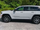 Used 2023 Jeep Grand Cherokee Limited image 3