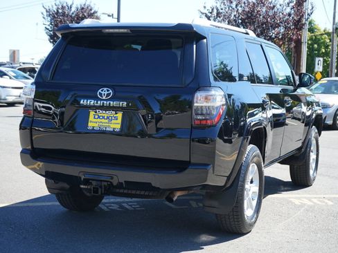 Used 2014 Toyota 4Runner SR5 AWD/4WD image 8
