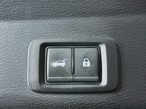 Used 2024 Mitsubishi Outlander SE image 29