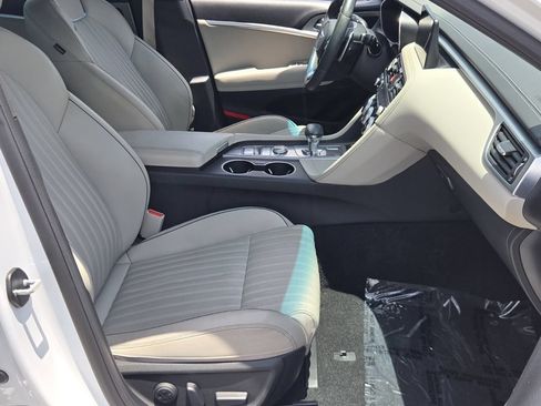Used 2023 Genesis G70 2.0T w/ Sport Prestige Package RWD image 17