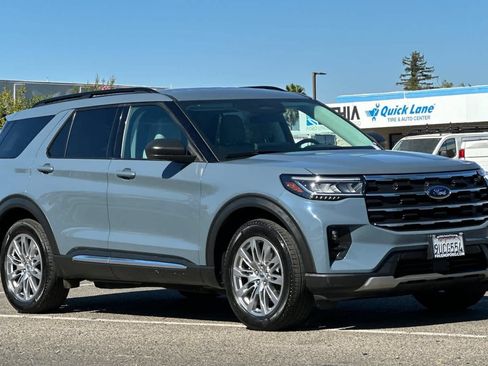 Used 2025 Ford Explorer Active w/ Active Comfort Package AWD/4WD image 10