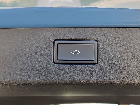 New 2026 Volkswagen Tiguan SE R-Line image 7