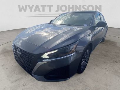 Used 2025 Nissan Altima 2.5 SV