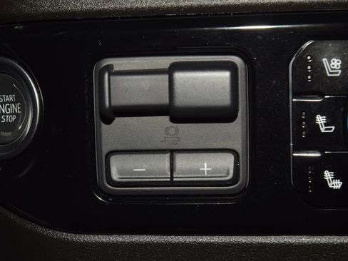 Used 2024 Chevrolet Silverado 1500 High Country w/ High Country Premium Package AWD/4WD image 33
