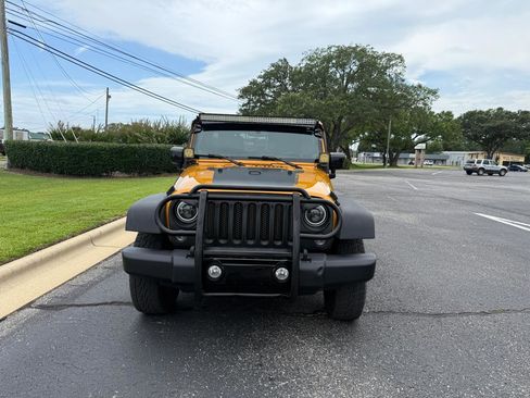 Used 2014 Jeep Wrangler Unlimited Sahara AWD/4WD image 3
