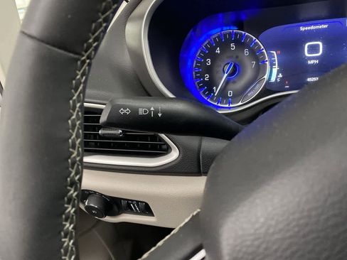 Used 2024 Chrysler Pacifica Touring-L image 23