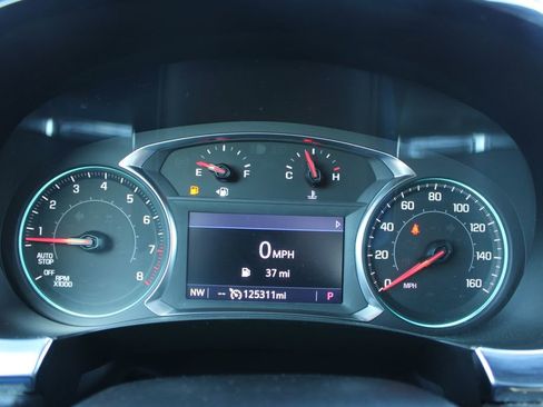 Used 2023 Chevrolet Traverse LT FWD image 36