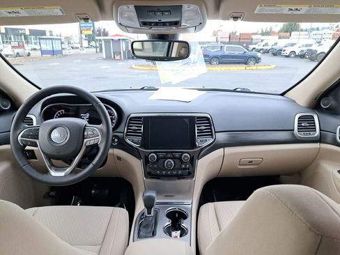 Used 2022 Jeep Grand Cherokee Laredo E w/ Security & Convenience Group image 19