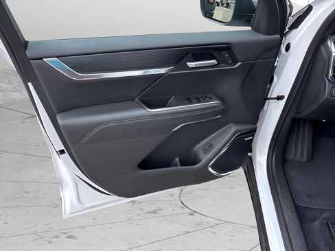 Used 2025 GMC Acadia Elevation FWD image 22