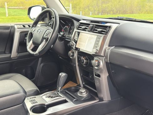 Used 2020 Toyota 4Runner SR5 Premium AWD/4WD image 29