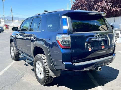 Used 2017 Toyota 4Runner SR5 AWD/4WD image 5