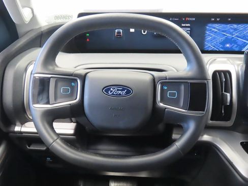 Used 2025 Ford Expedition Max Active RWD image 9