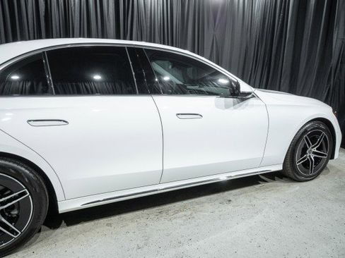 Used 2025 Mercedes-Benz E 350 4MATIC Sedan image 4
