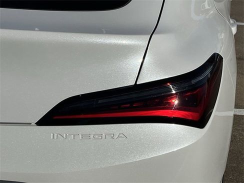Certified 2025 Acura Integra Base image 7
