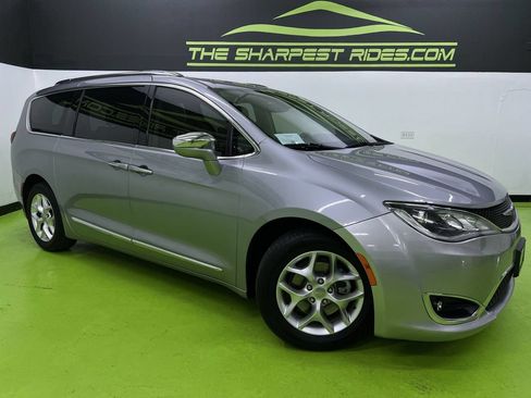 Used 2020 Chrysler Pacifica Limited FWD image 1