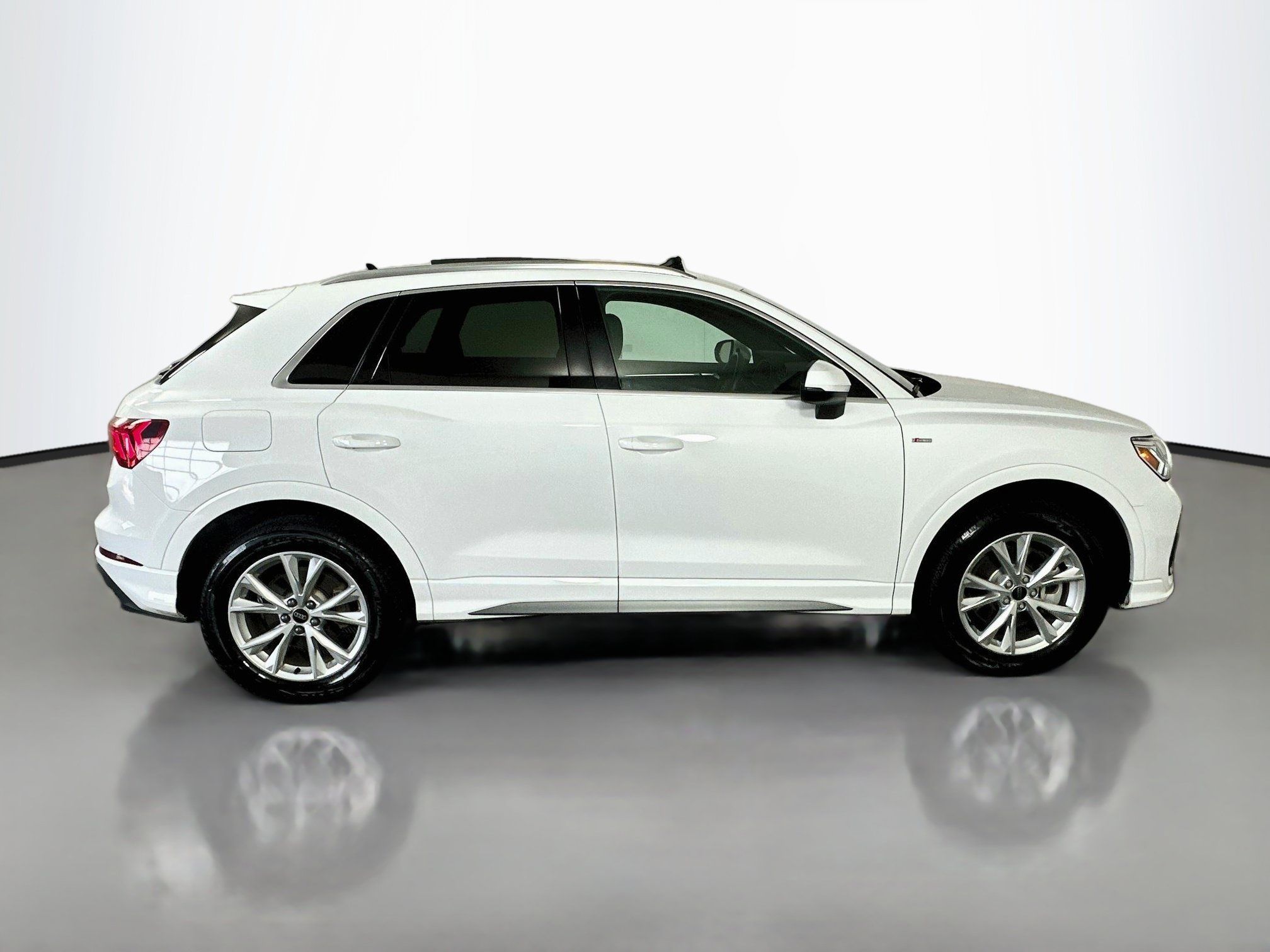 Used 2025 Audi Q3 2.0T Premium AWD/4WD image 8