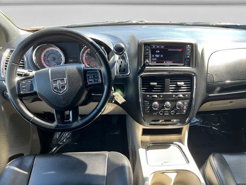 Used 2019 Dodge Grand Caravan SXT FWD image 12
